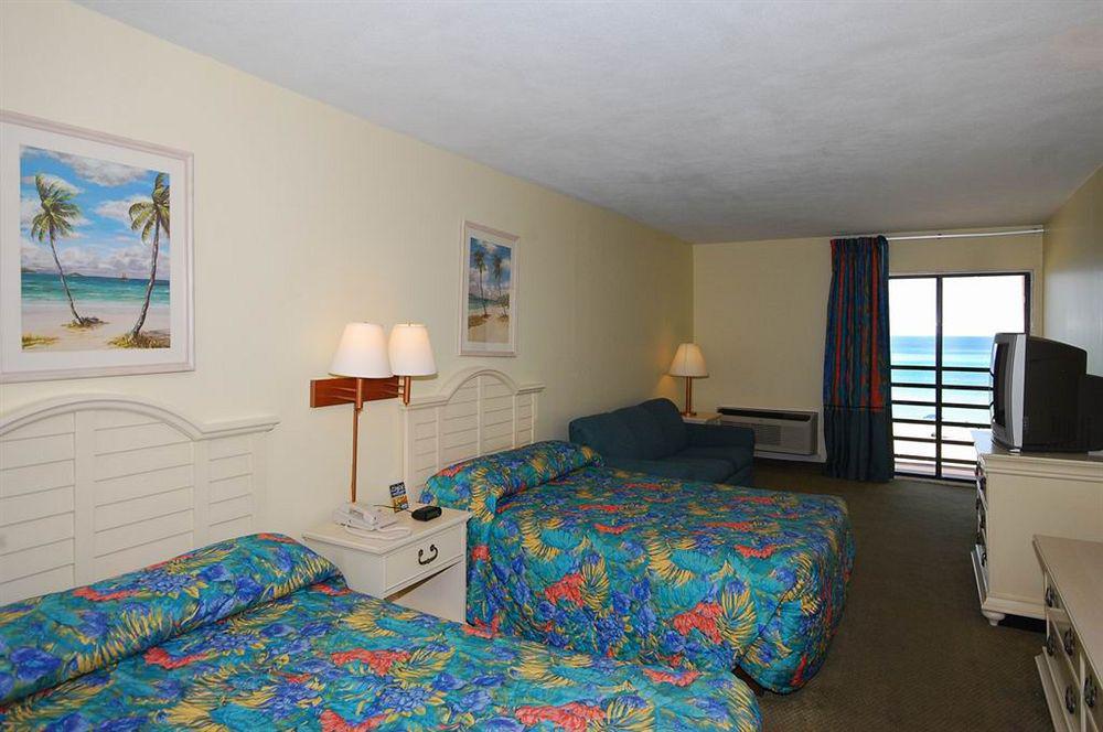 Ramada By Wyndham Panama City Beach / Beachfront Exterior photo