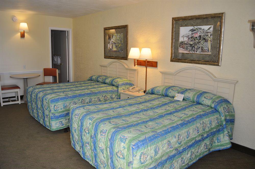 Ramada By Wyndham Panama City Beach / Beachfront Exterior photo