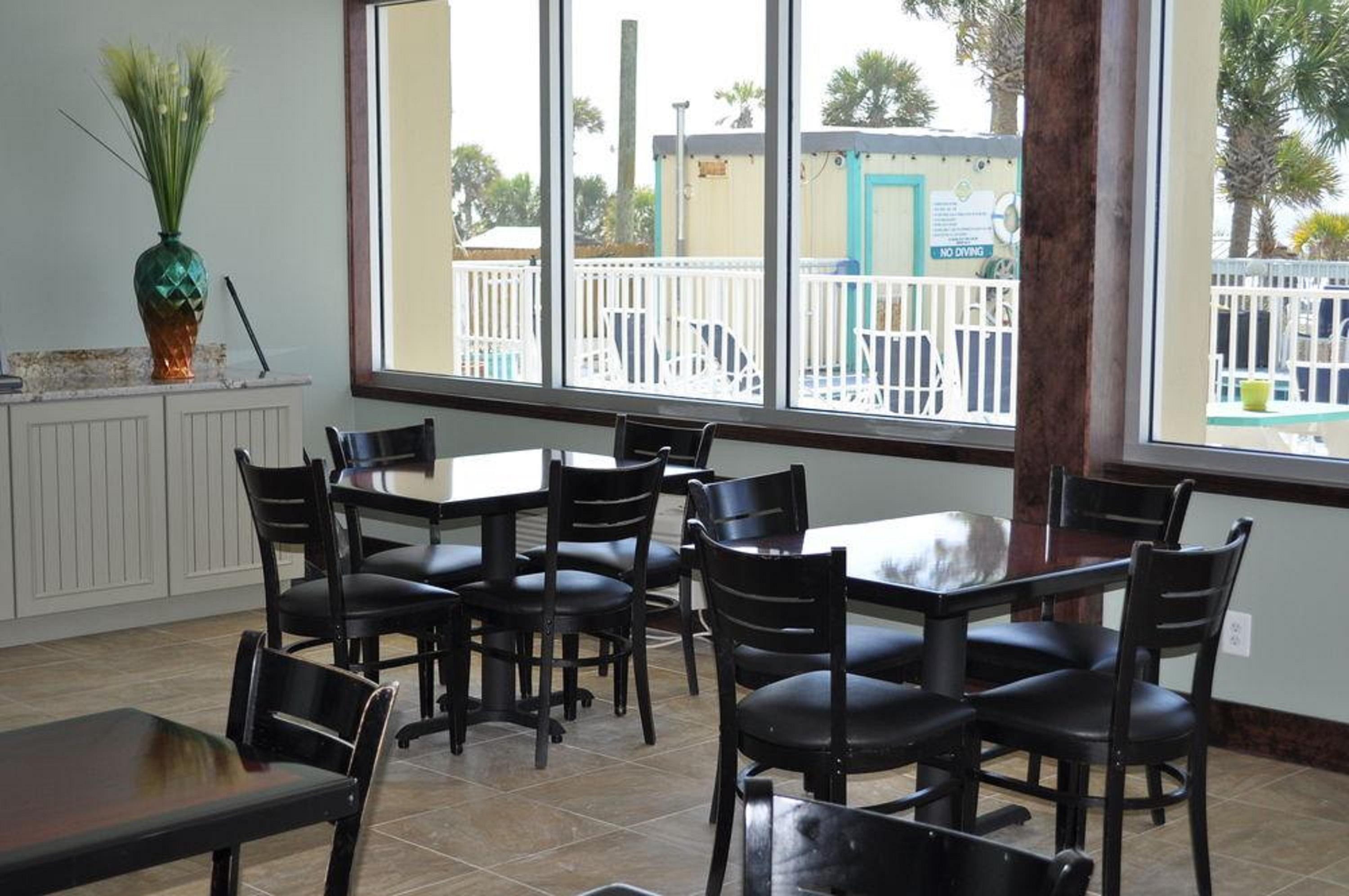 Ramada By Wyndham Panama City Beach / Beachfront Exterior photo
