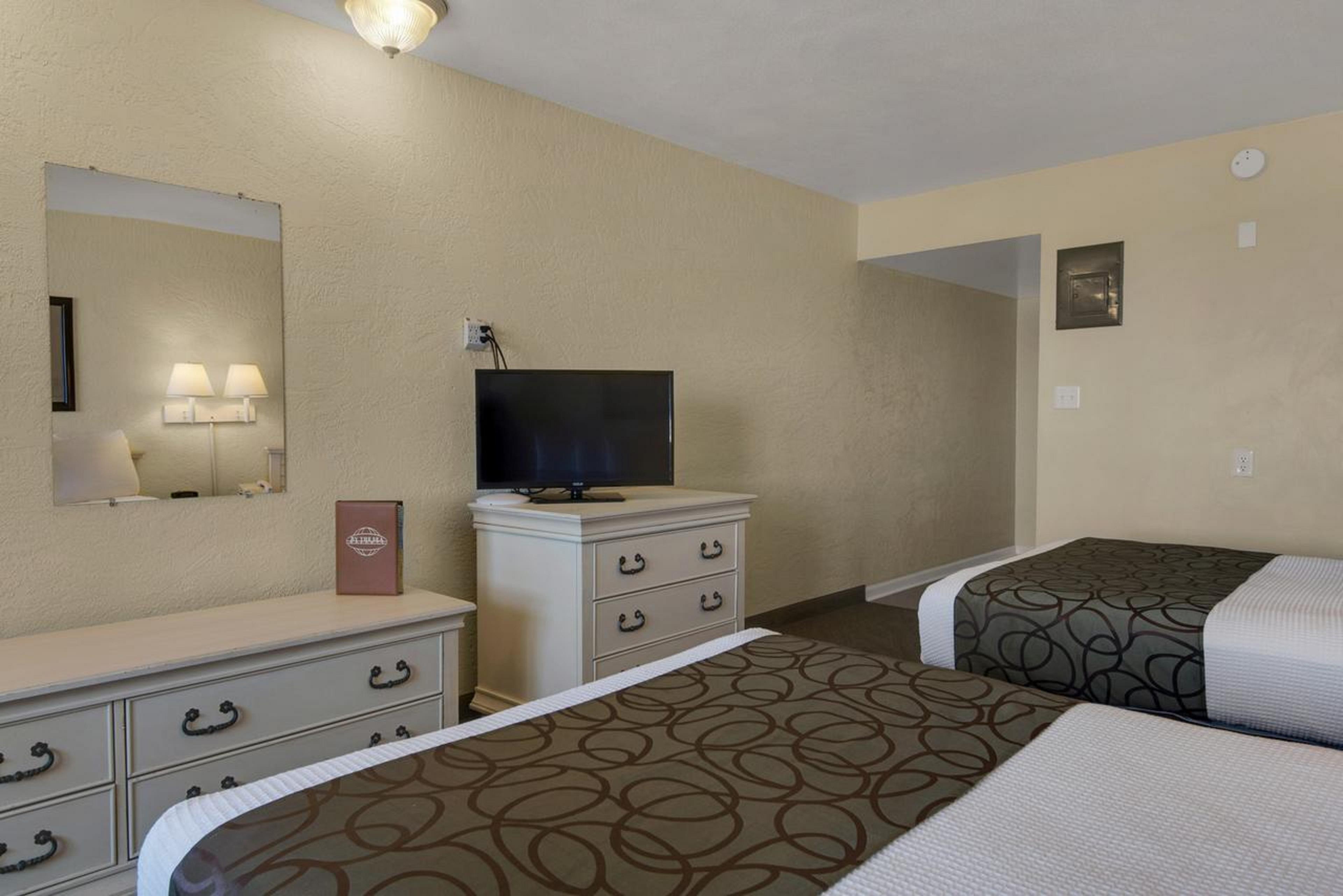 Ramada By Wyndham Panama City Beach / Beachfront Exterior photo
