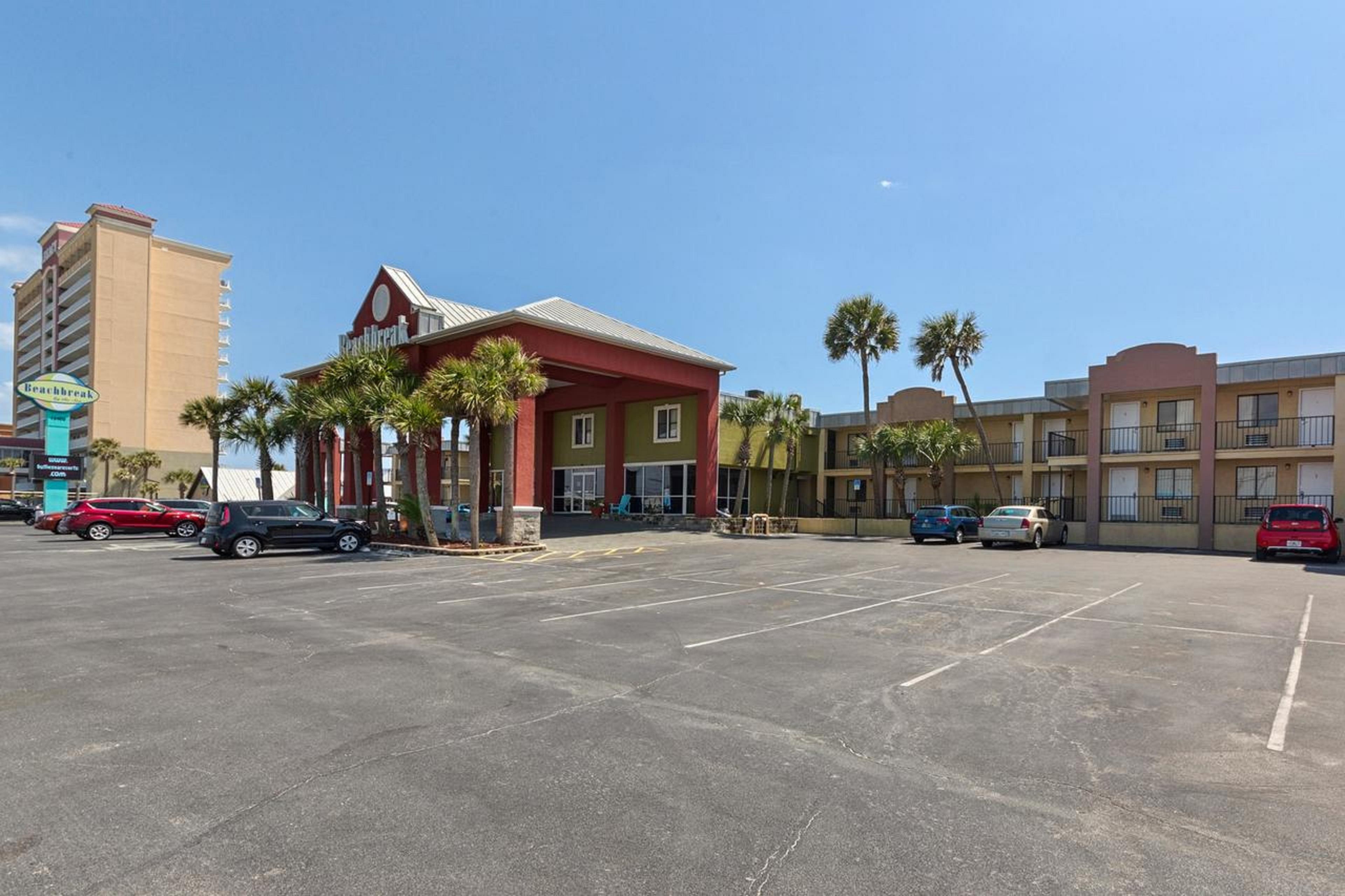 Ramada By Wyndham Panama City Beach / Beachfront Exterior photo