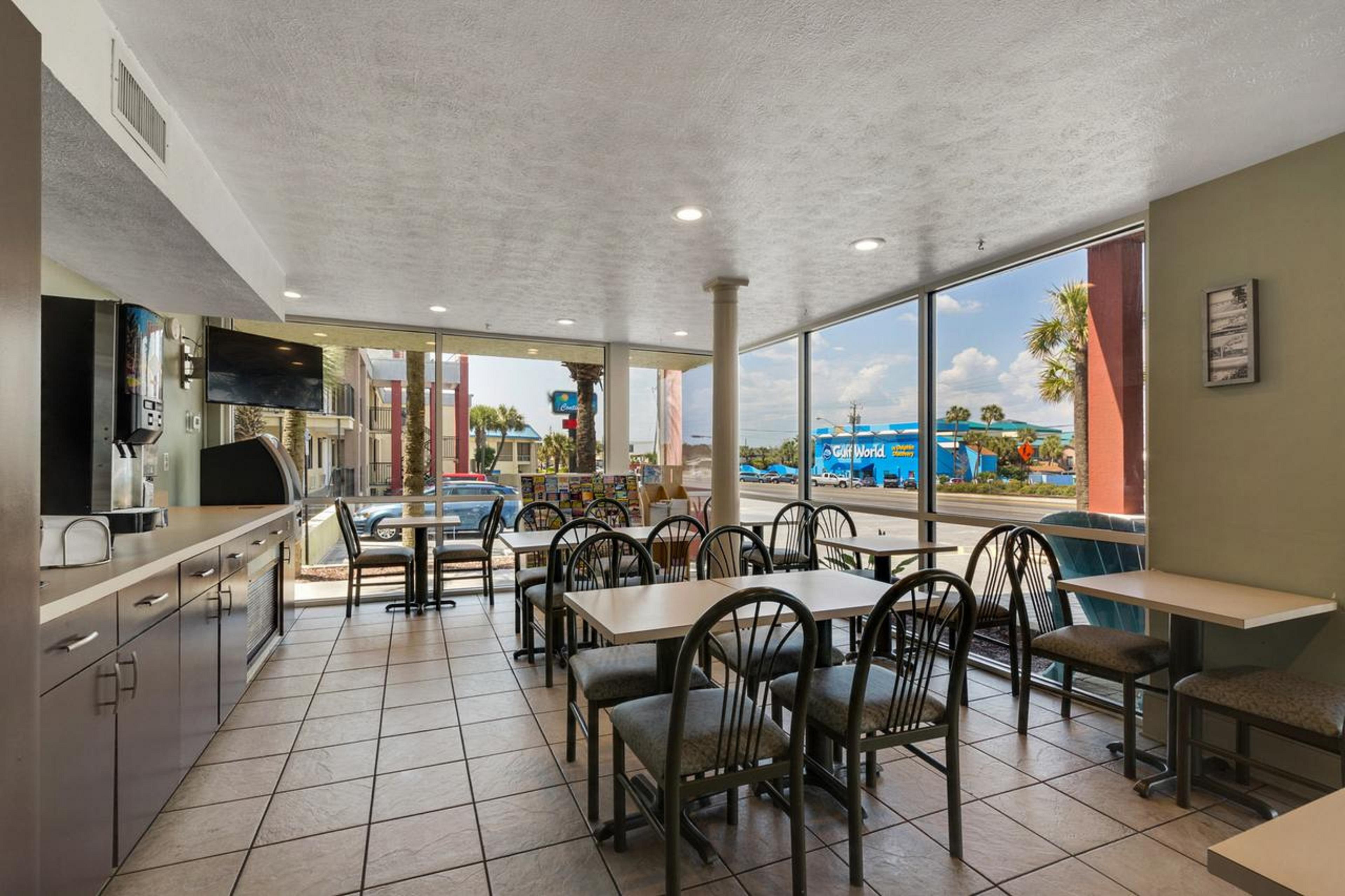 Ramada By Wyndham Panama City Beach / Beachfront Exterior photo
