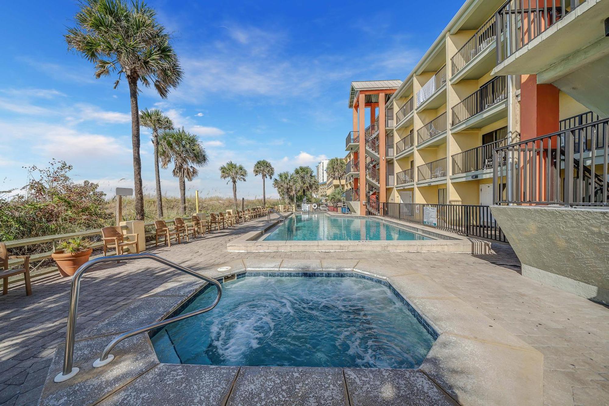 Ramada By Wyndham Panama City Beach / Beachfront Exterior photo