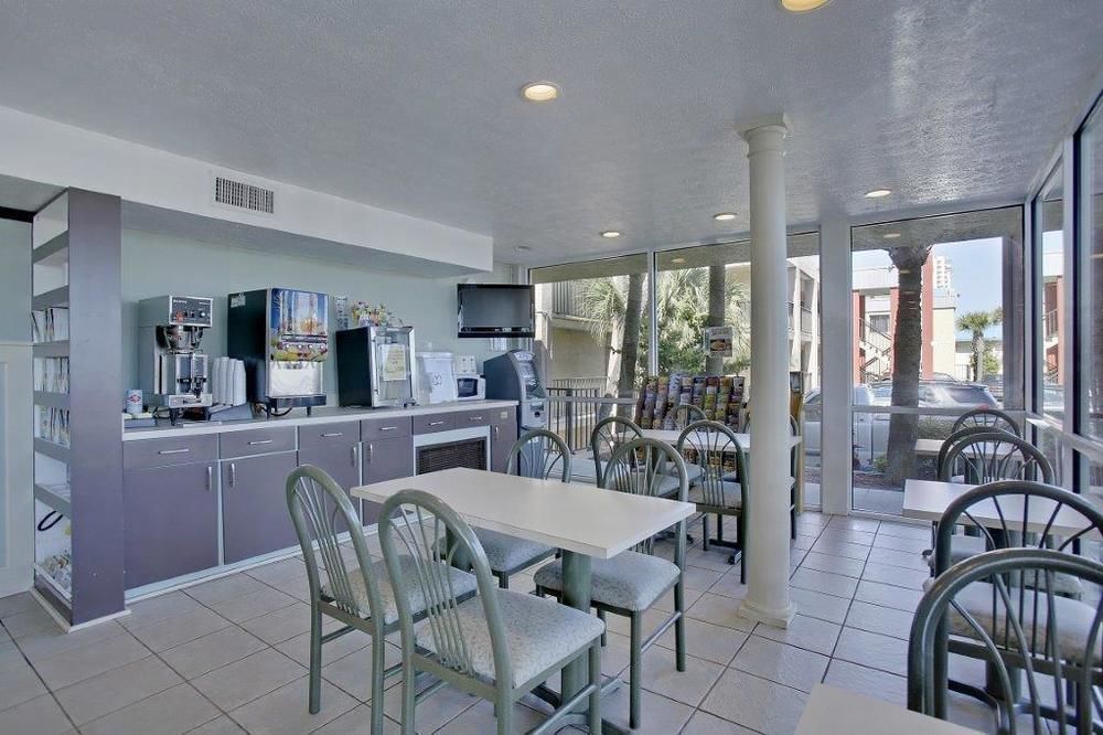 Ramada By Wyndham Panama City Beach / Beachfront Exterior photo